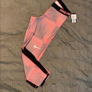 NWT Nike Workout Capris M